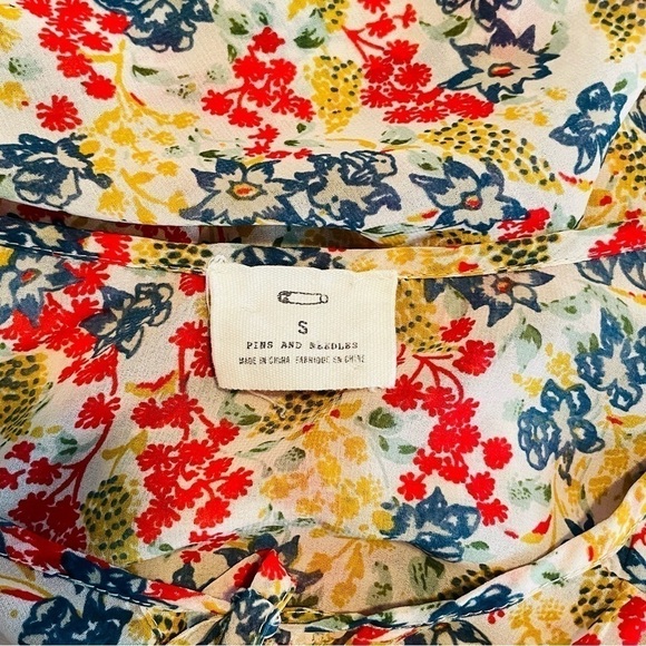 Pins & Needles Floral pleated blouse - Picture 2 of 11